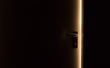 Czym wypełnić szczeliny w panelach winylowych? Czym wypełnić szczeliny w panelach winylowych?
