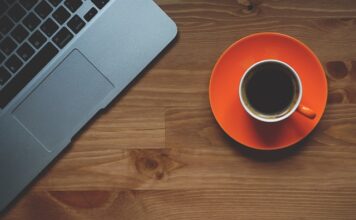 W jaki sposób nakryć stół do kawy i ciasta? W jaki sposób nakryć stół do kawy i ciasta?