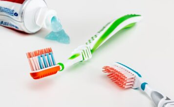 Jak się myje zęby szczoteczka soniczna?